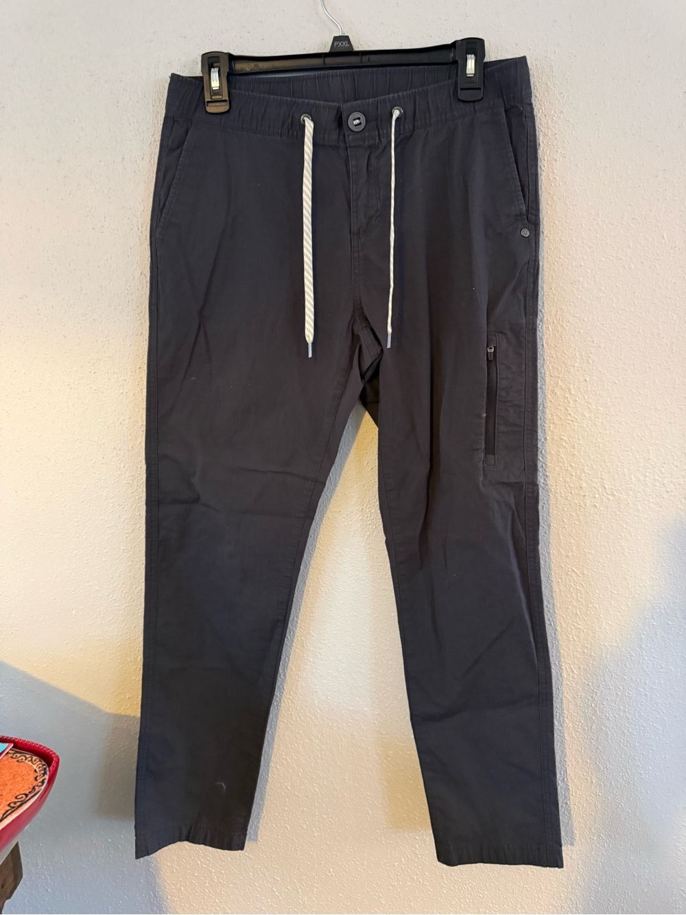 Vuori Black (m)  Drawstring Joggers with Zip Pocket